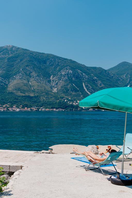 Celine'S Place By The Sea Kotor Bagian luar foto