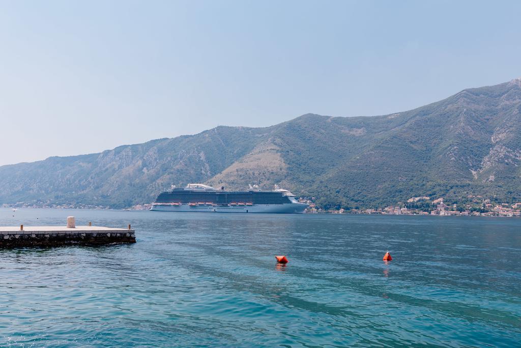Celine'S Place By The Sea Kotor Bagian luar foto