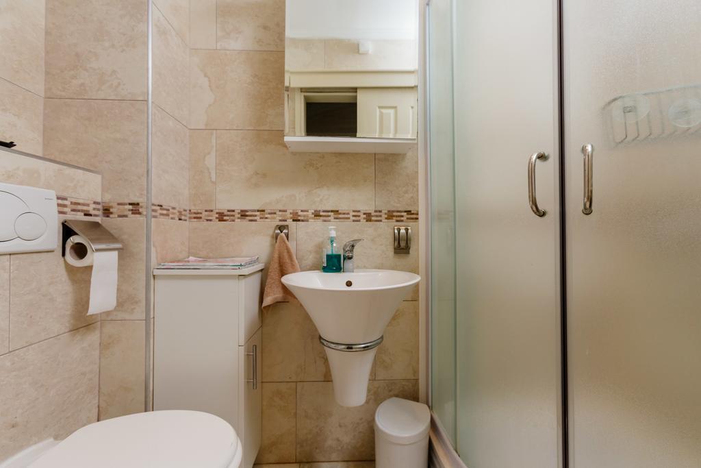 Celine'S Place By The Sea Kotor Bagian luar foto