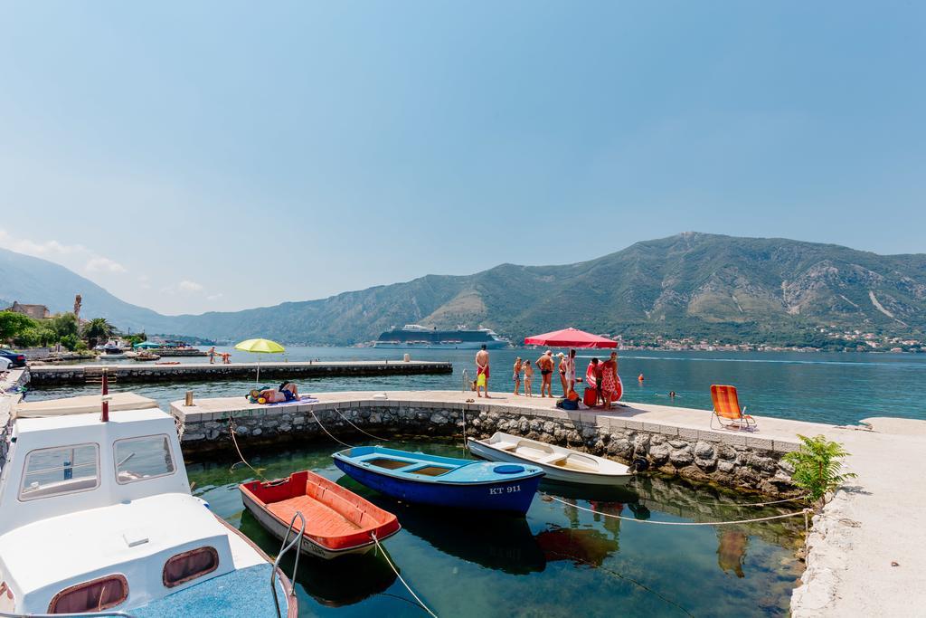 Celine'S Place By The Sea Kotor Bagian luar foto