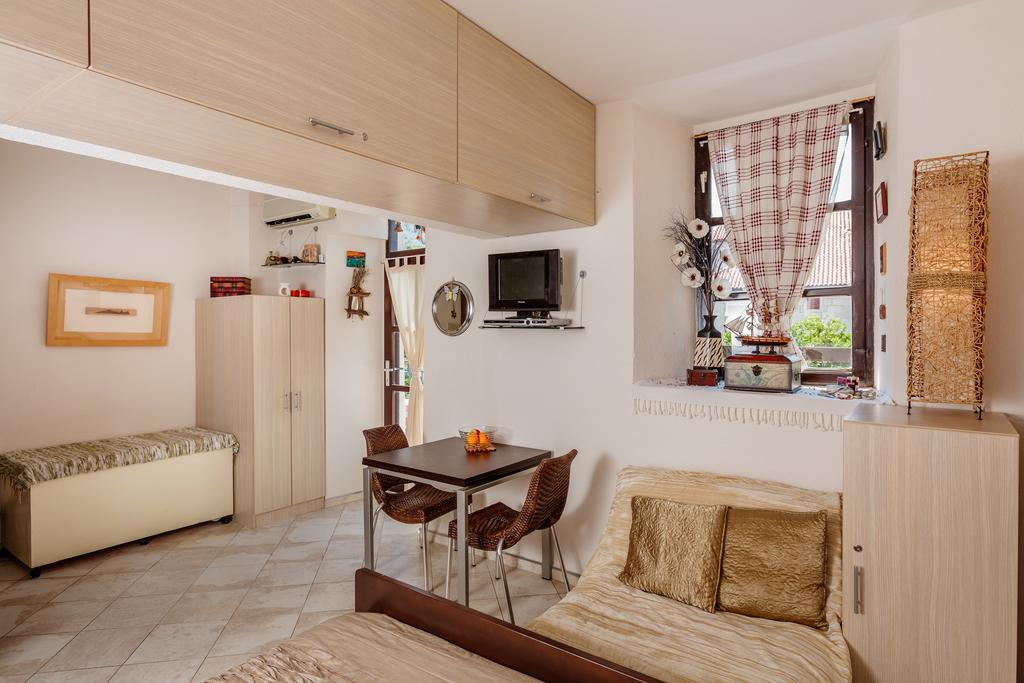 Celine'S Place By The Sea Kotor Bagian luar foto