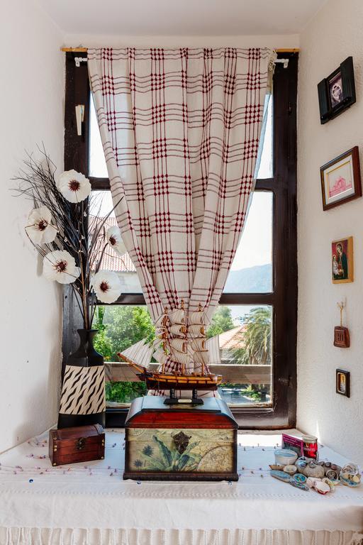Celine'S Place By The Sea Kotor Bagian luar foto
