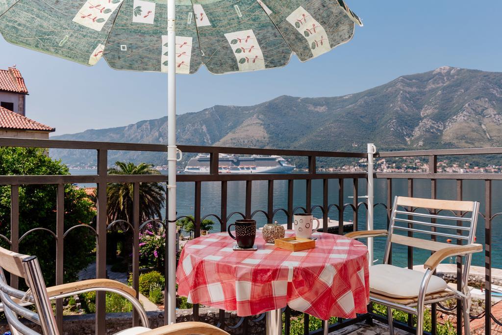 Celine'S Place By The Sea Kotor Bagian luar foto